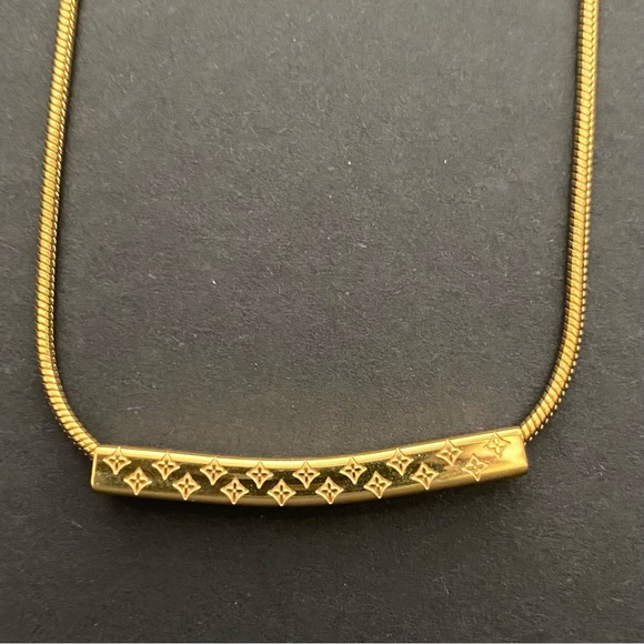 Jewelry Necklace - Picture 2 of 3